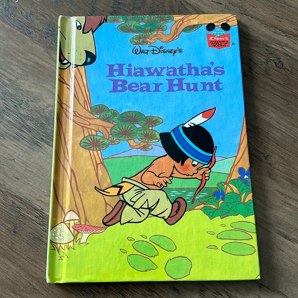 WALT DISNEY'S HIAWATHA'S BEAR HUNT 1982 WONDERFUL WORLD OF READING VTG